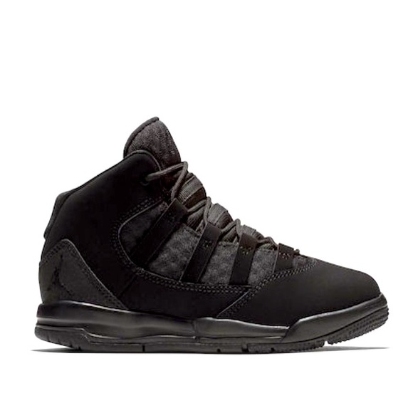 Nike Air Jordan Max Aura Triple Black Mid Size Youth 3 Black On Black Jordans - Picture 1 of 12
